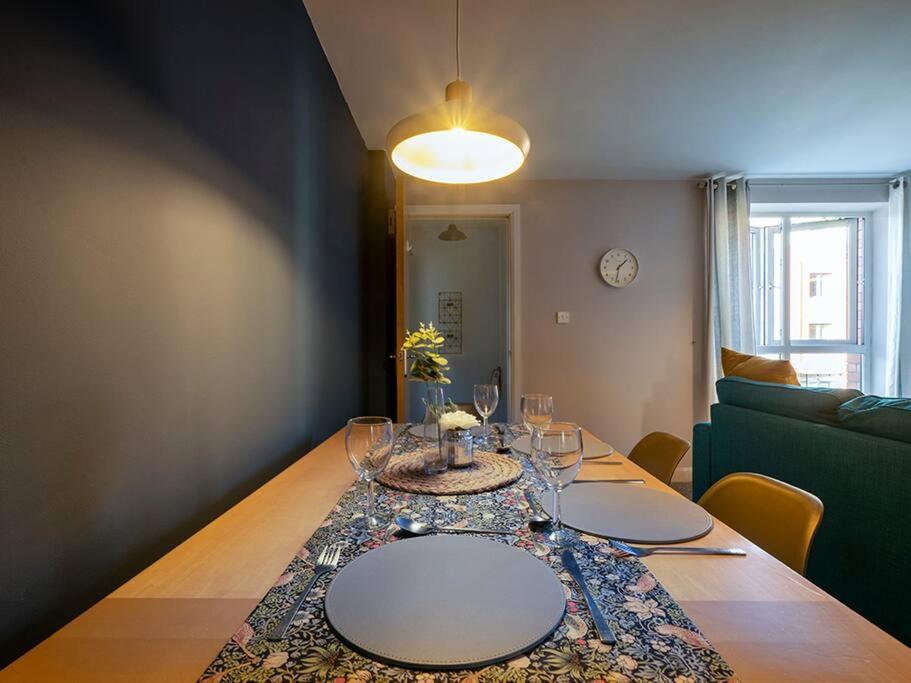 Lovely 2 Bedroom Apt At Ormeau Park W/ Free Parking Belfast Luaran gambar