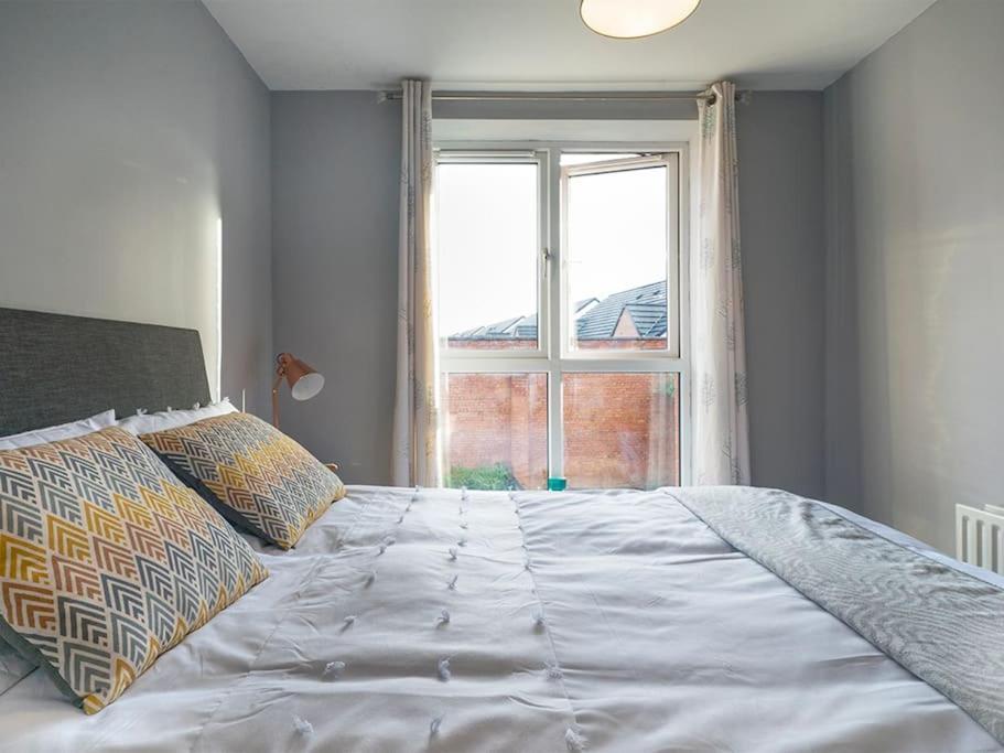 Lovely 2 Bedroom Apt At Ormeau Park W/ Free Parking Belfast Luaran gambar